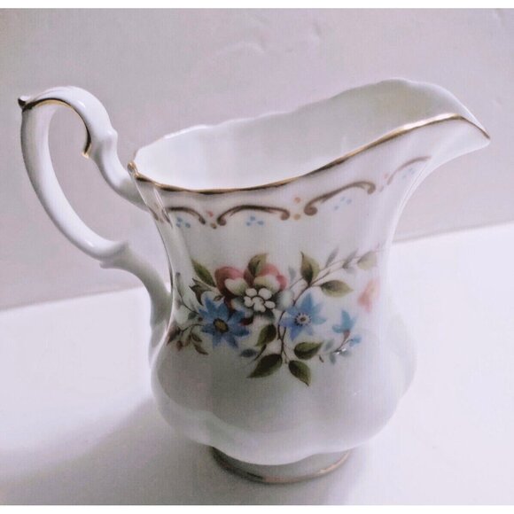 Royal Albert Bone China Creamer "Jubilee Rose Pattern" 1980-1987 - Picture 1 of 10